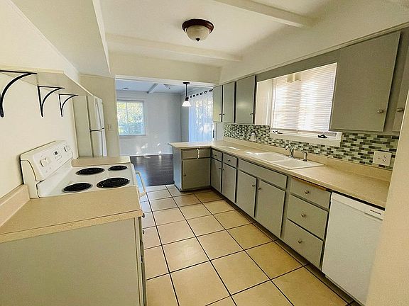 5th image of 8014 Lake Wood Dr