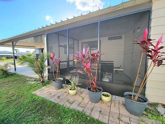 3rd image of 408 Port Royal Ct