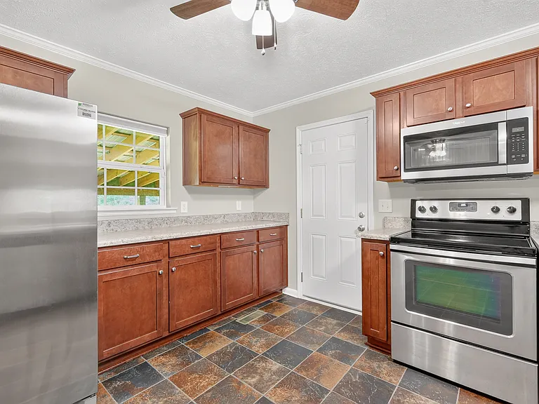 2504 Angelyn Dr — Photo 18
