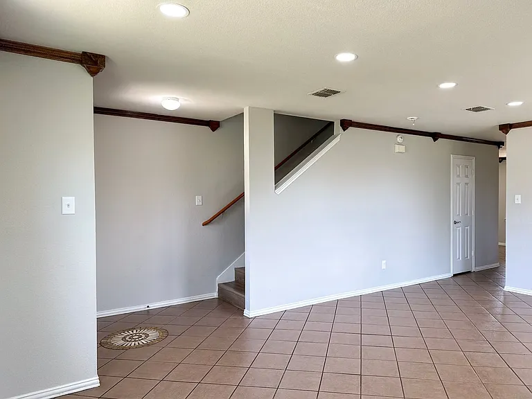 5049 Mosaic Dr — Photo 4