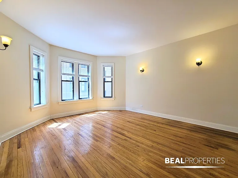 4038.5 N Ashland Ave #W2 — Photo 2