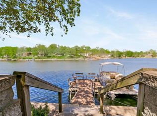 771 NW South Shore Dr, Lake Waukomis, MO 64151