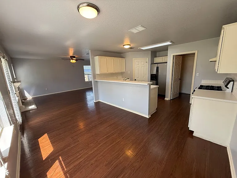 14704 Noya Dr — Photo 4