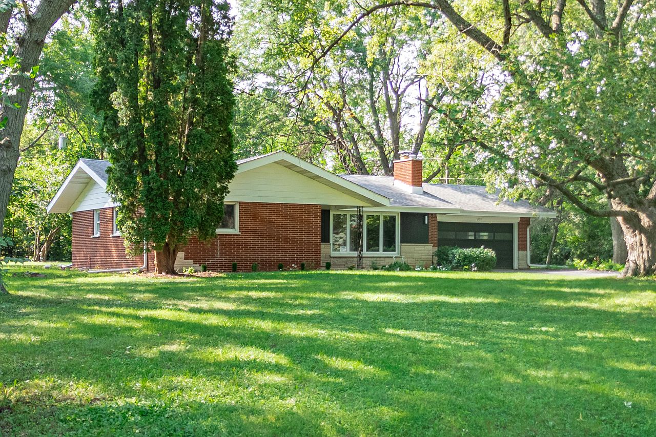 2815 Skyline Dr, Crystal Lake, IL 60012 | MLS #12714749 | Zillow