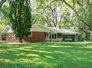 2815 Skyline Dr, Crystal Lake, IL 60012