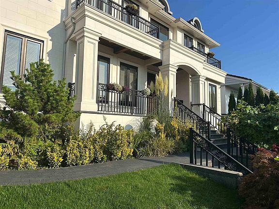 2nd image of 5538 Meadedale Dr
