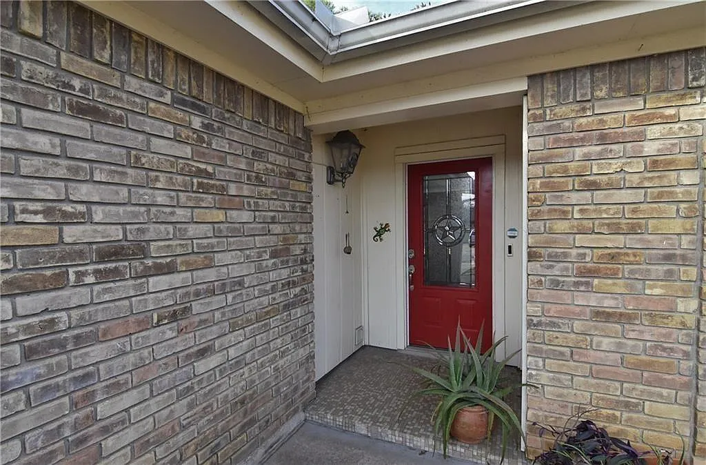 3 bed, 2.0 bath, 1780 sqft, $2,250 — Photo 2