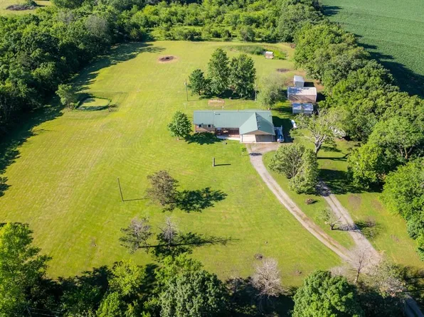 14209 Thomas Rd, Winchester, KS 66097