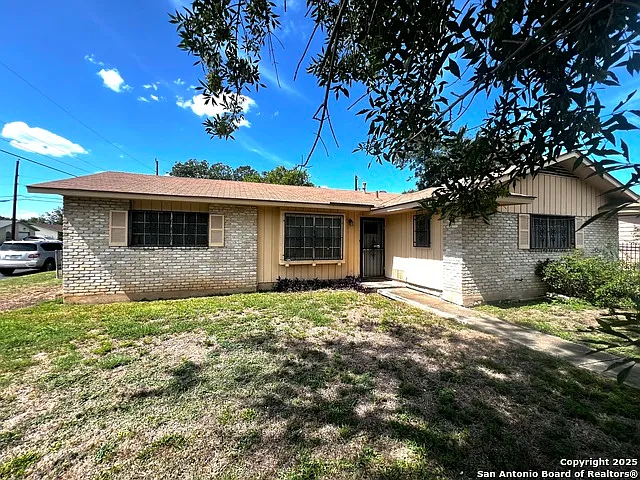 4 bed, 2.0 bath, 1375 sqft, $1,900 — Photo 2