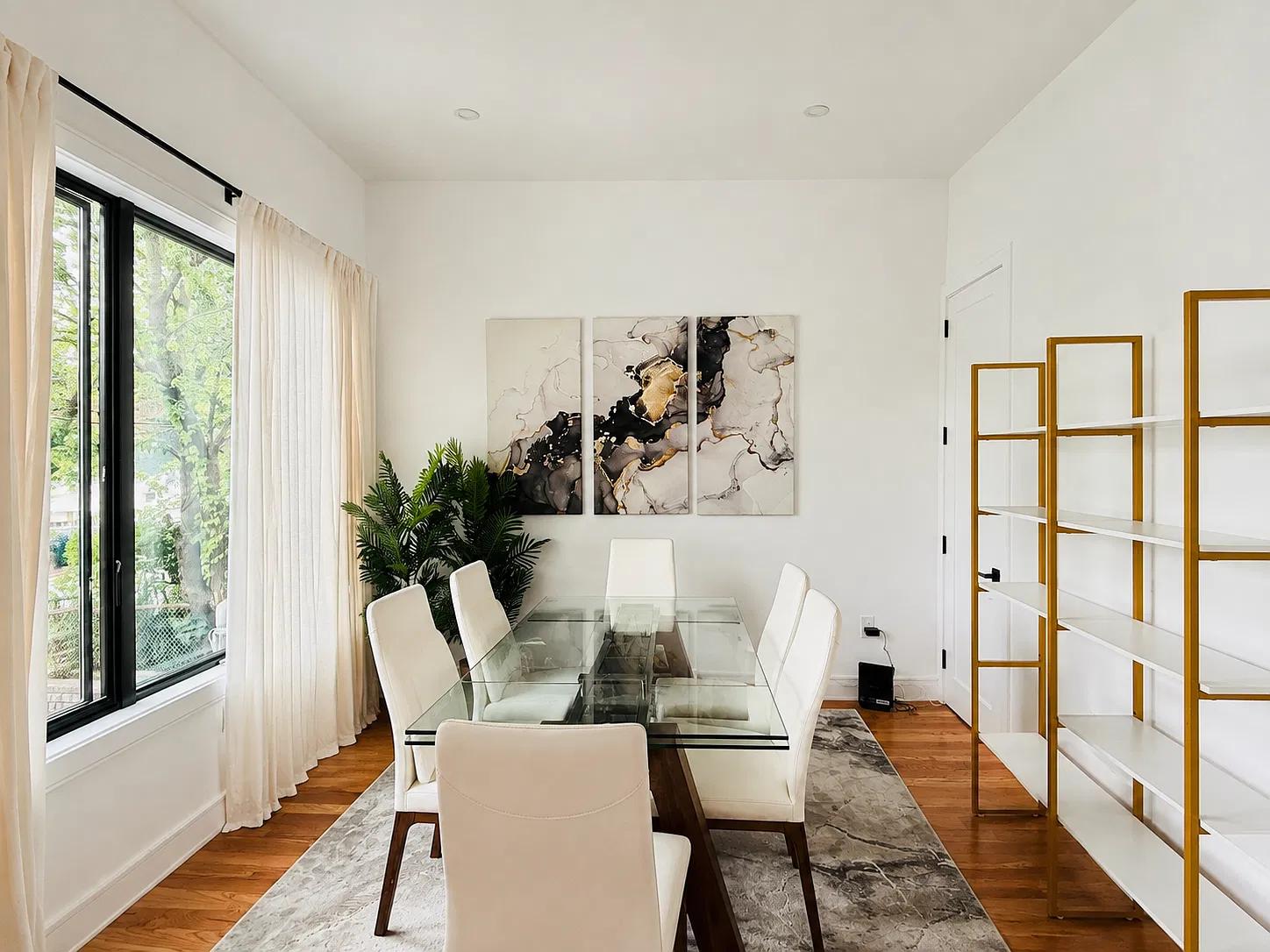 5 bed, 3.5 bath, 3290 sqft, $8,000 — Photo 3