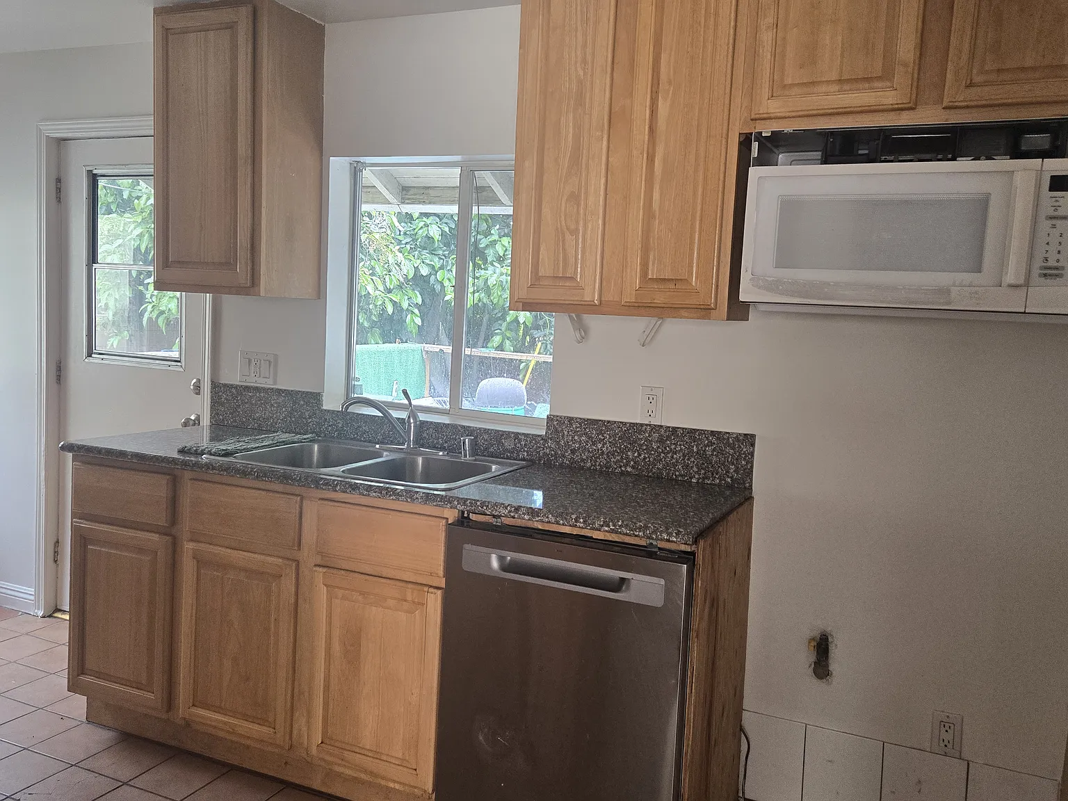 2 bed, 850 sqft, $2,499 — Photo 4