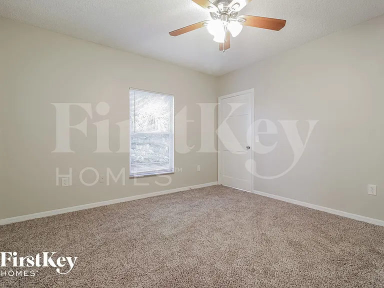 1205 Schumann Dr — Photo 8