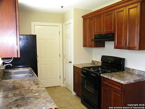 4th image of 218 Radiance Ave