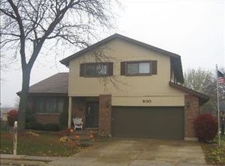 800 Ottawa Ct, Carol Stream, IL 60188