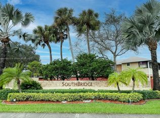 541 NW 103rd Ter, Pembroke Pines, FL 33026