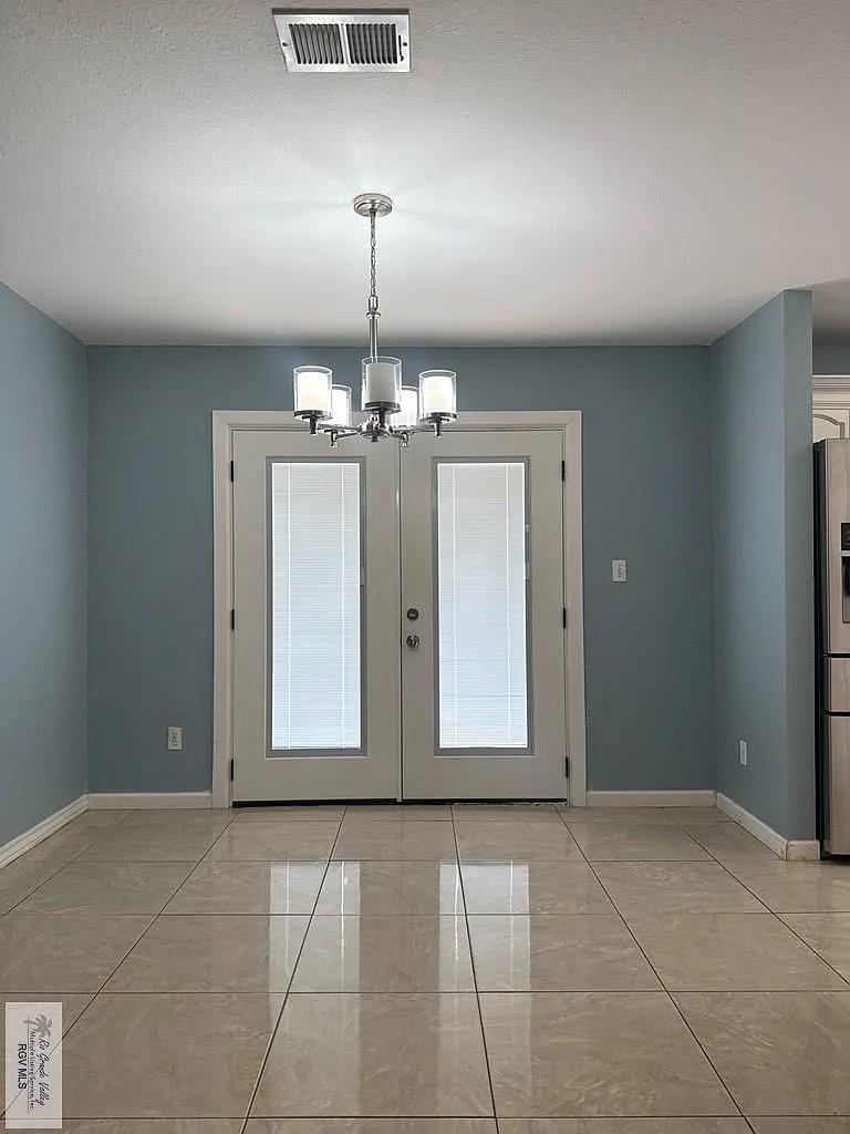 4 bed, 2.0 bath, 1425 sqft, $1,800 — Photo 3