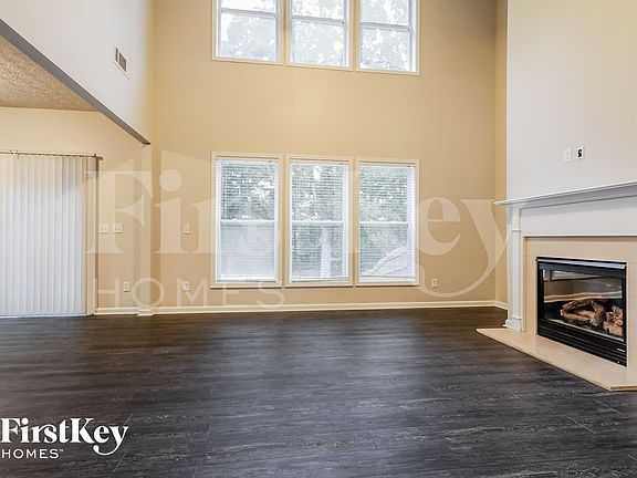 4th image of 355 Laurelton Cir