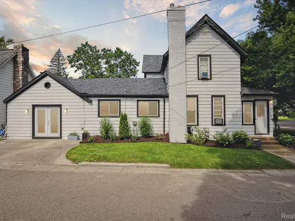 7150 Stone St, Hamburg, MI 48139