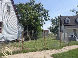 2nd image of 2520 Woodmere St