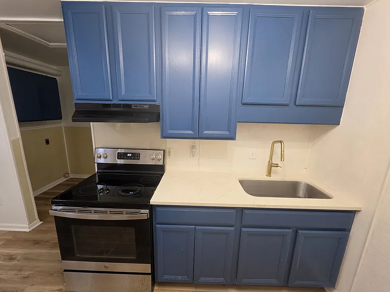 109 N State St — Photo 2