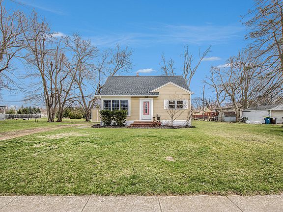 3rd image of 1202 Murray Dr