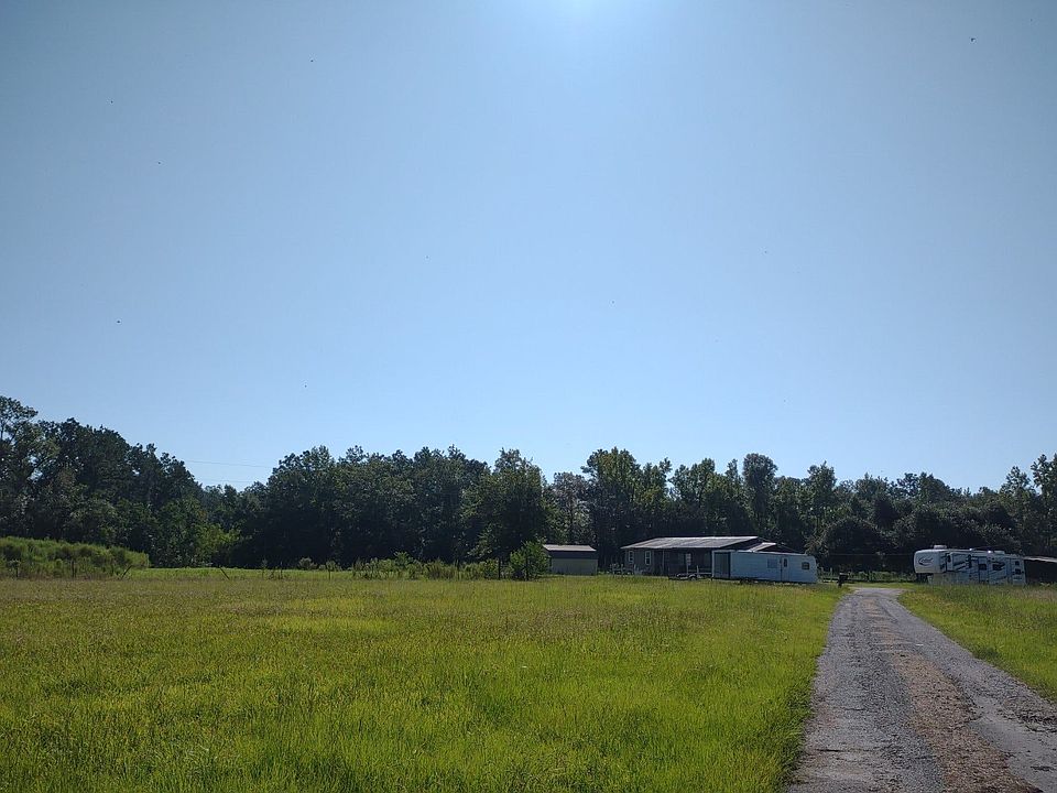 2nd image of 557 Davis Rd