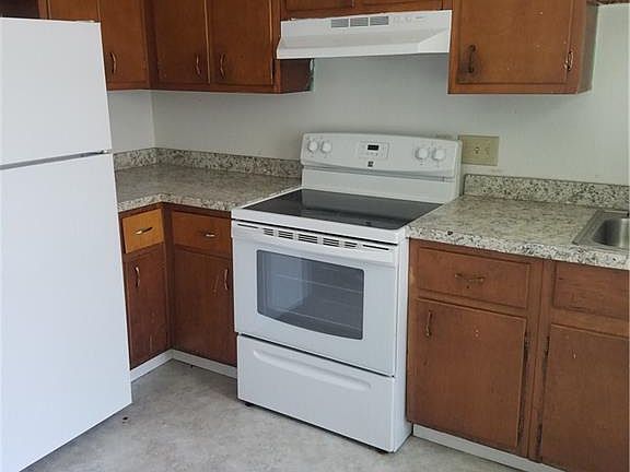 3rd image of 133 Parkway Dr #35