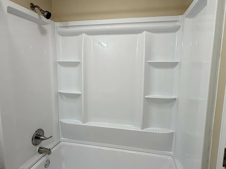 Tub/Shower with Shelving Tub/Shower with Shelving