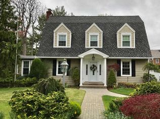 8 Dover Pl, Hempstead, NY 11550