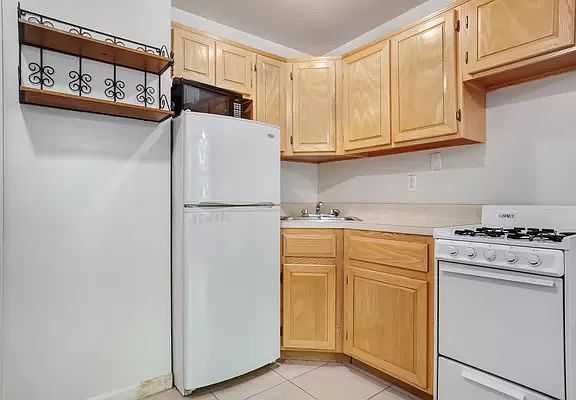 3rd image of 6 W 87th St #4A