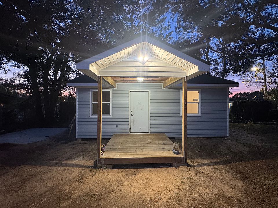 1st image of 513 Justin St #C