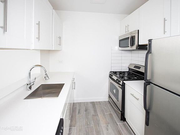 3rd image of 300 E 85th St APT 205