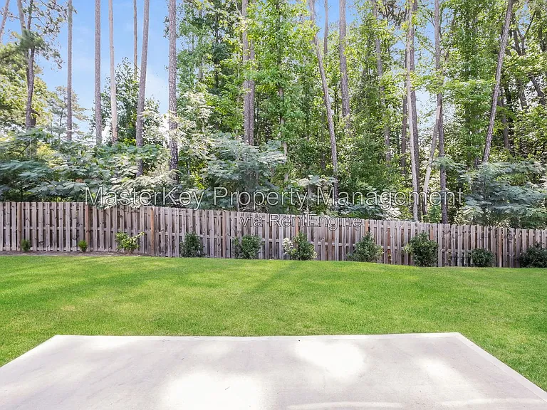 804 McKenzie Park Ter — Photo 29