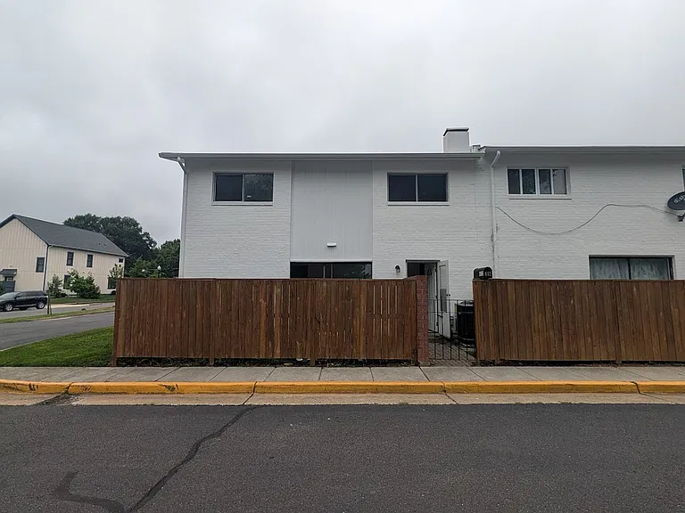 612 Adams St #7 — Photo 1