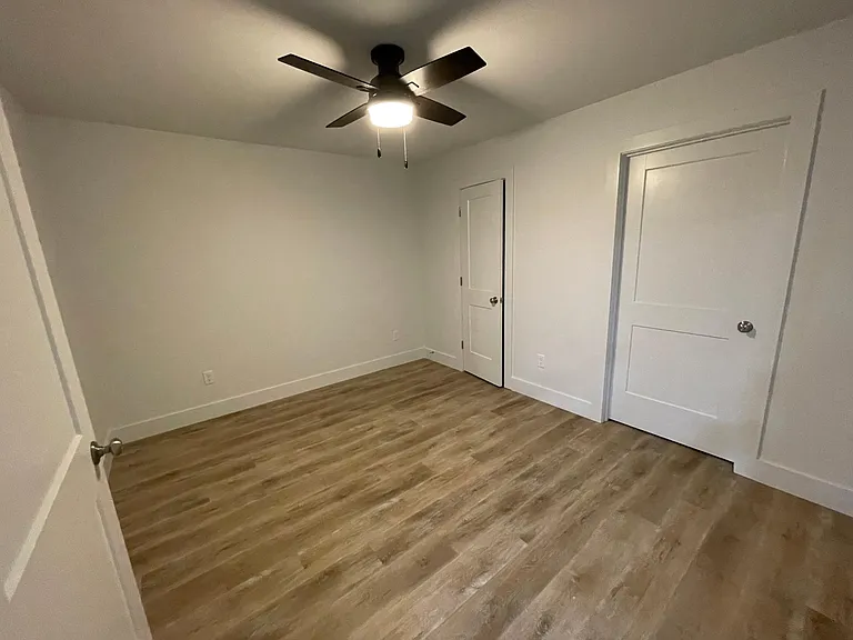 600 E Market Ave #1 — Photo 5