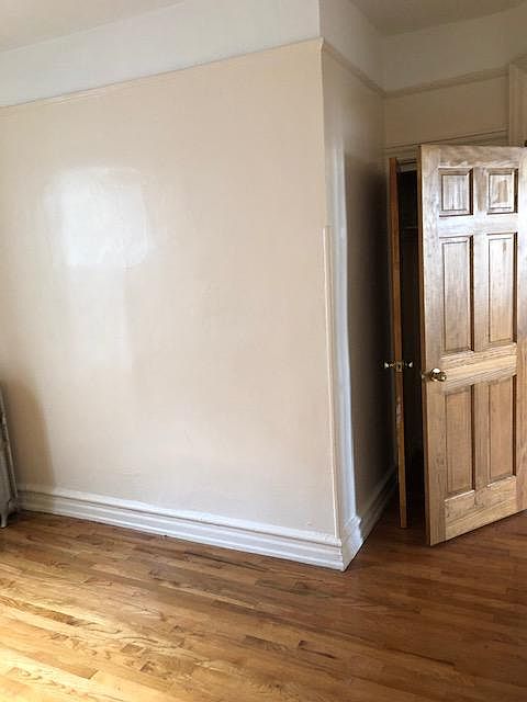 1st image of 923 42nd St APT 2r