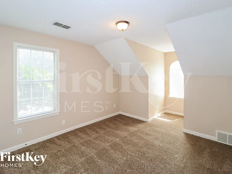 1049 Nolan Ln — Photo 13