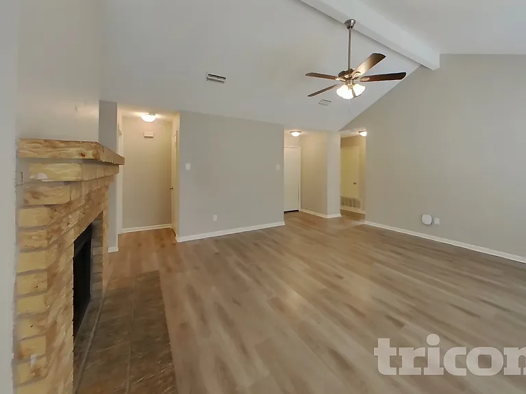 1252 Payne Dr — Photo 2