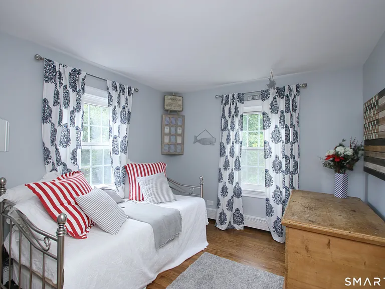 146 Oxford Rd — Photo 15