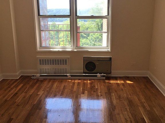 5th image of 699 W 239th St APT 6R