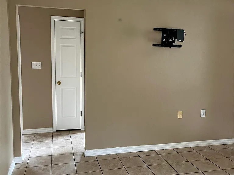 4 Ellis Dr #B — Photo 8