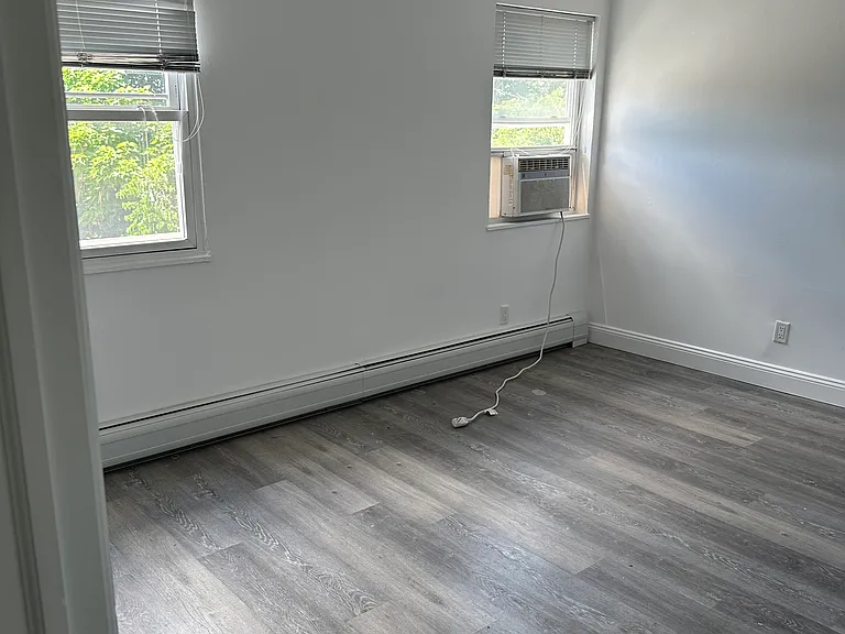 570 Fairview Ave #11 — Photo 6