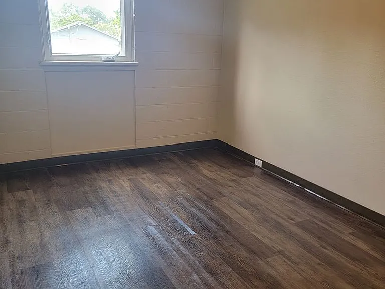 Riverside Apartments — Photo 6