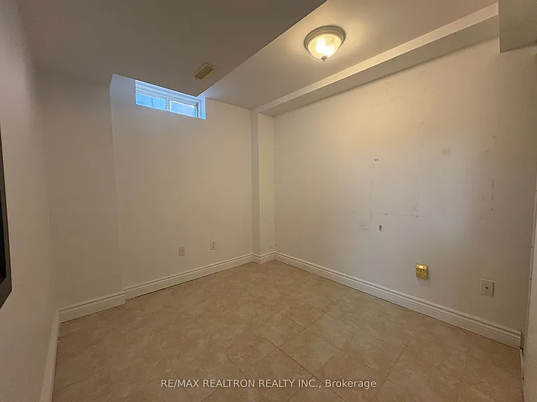 11 Norman Wesley Way #BASEMENT — Photo 6