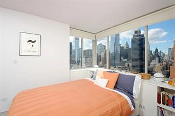 Sold by Douglas Elliman | media 21