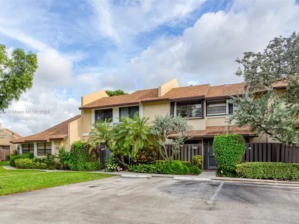 290 SW 97th Ter, Pembroke Pines, FL 33025