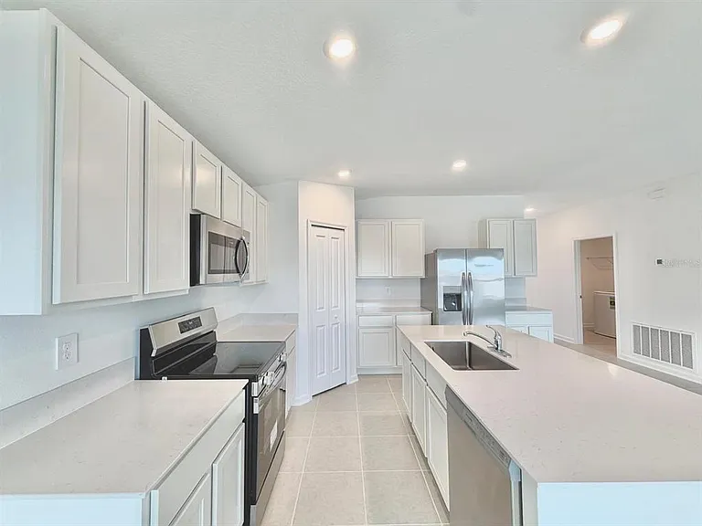 4746 Katrina Dr — Photo 7