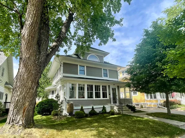 909 E Center St, Rochester, MN 55904