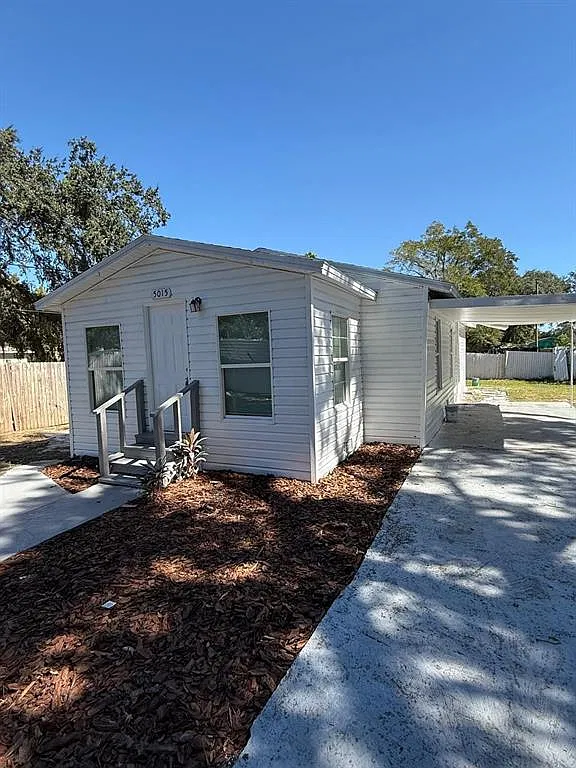3 bed, 2.0 bath, 912 sqft, $2,000 — Photo 1