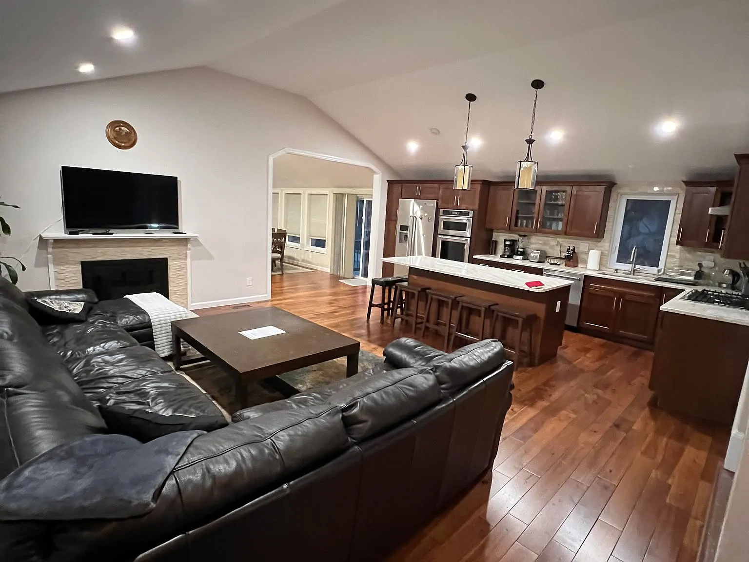 3 bed, 2300 sqft, $5,000 — Photo 3
